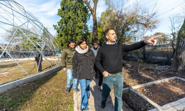 Daniela Vilar y Julián Alvarez en las nuevas obras del Parque Ambiental de Lanús