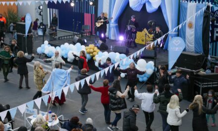 En Lanús celebran el Día de la Independencia con una gran Peña en el Centro Cultural Leonardo Favio