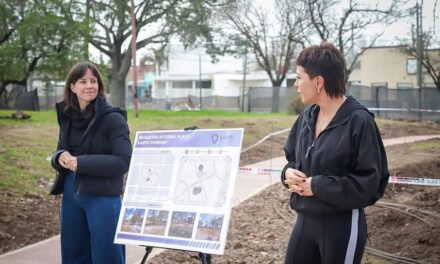 Mayra Mendoza en la obra de la Plaza Santo Domingo en Ezpeleta: "No vamos a aflojar ni un segundo"