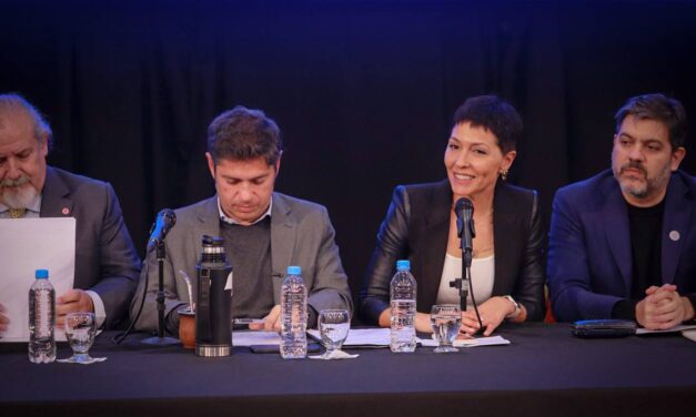 Mayra Mendoza y Axel Kicillof juntos cerraron el encuentro bonaerense de Ciencia y Educación en la UNQ