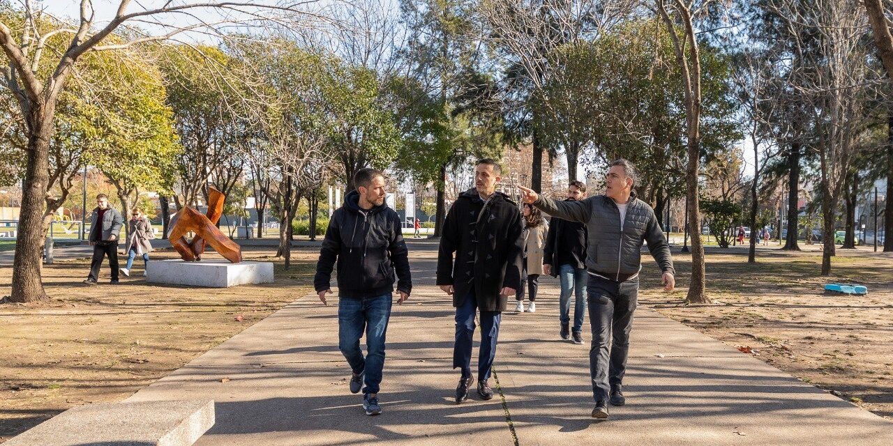 Lanús Gobierno construirá una nueva cancha de césped sintético en el Parque Central Las Colonias