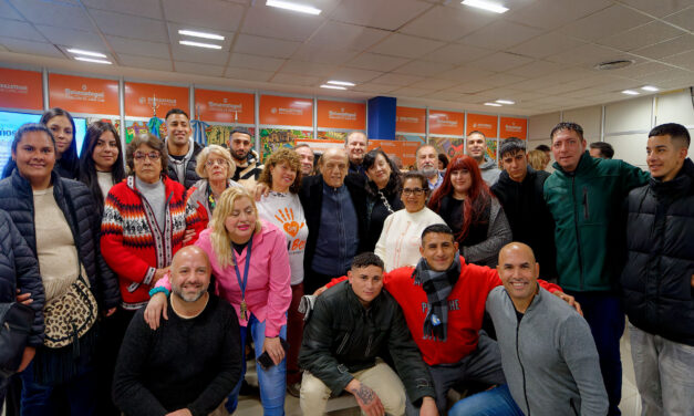 Nueva Campaña Municipal Abrigando Sueños en Beraategui: Se entregaron prendas de abrigo para niños y niñas