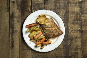 Trucha a la chapa con vegetales grillados, Patagonia