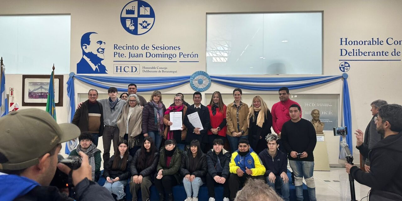 Histórico reconocimiento para la Escuela Secundaria N° 28 "Julio Cortázar" de Berazategui