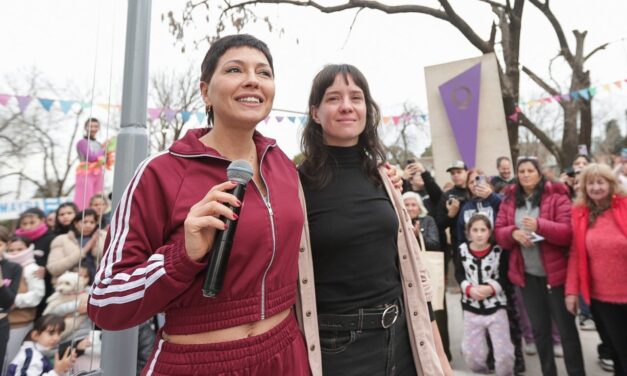 Junto a Ceci Soler, Mayra inauguró la puesta en valor integral de la plaza Santo Domingo de Ezpeleta