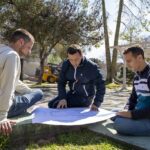 Julián Álvarez y Leandro Decuzzi recorrieron la puesta en valor de la Plaza Concordia en Valentín Alsina