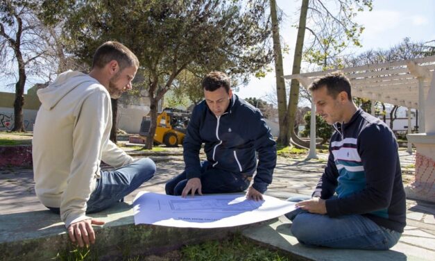 Julián Álvarez y Leandro Decuzzi recorrieron la puesta en valor de la Plaza Concordia en Valentín Alsina