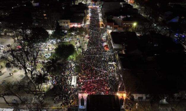 Miles de vecinos en otra edición del 'Festival Somos Quilmes', con el cierre de Damas Gratis
