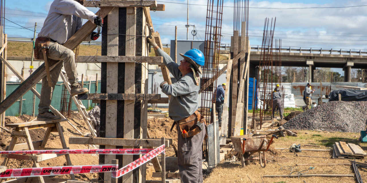 Financiada por el Municipio, se reinició la obra del Centro Cívico Municipal El Pato
