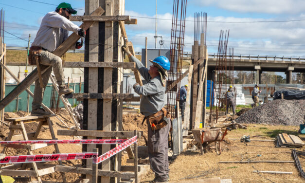 Financiada por el Municipio, se reinició la obra del Centro Cívico Municipal El Pato