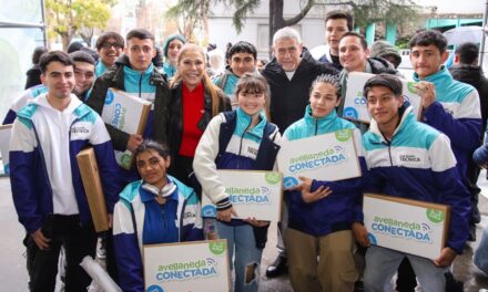 Por el programa “Avellaneda Conectada”, más de 3700 estudiantes recibieron su netbook