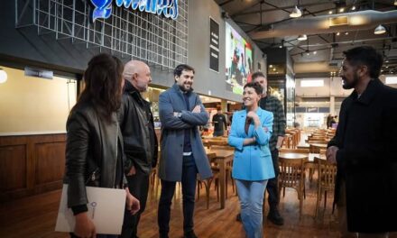Afectada por las políticas económicas, la Cervecería Quilmes recibió la visita de Mayra Mendoza, para "profundizar un trabajo en conjunto"
