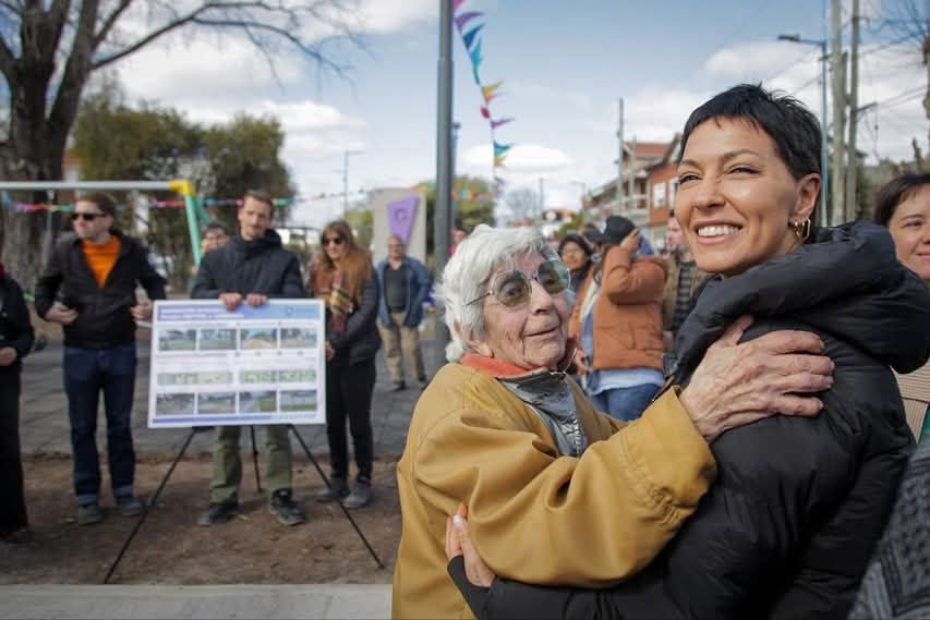 Mayra y Ceci Soler inauguraron la puesta en valor de otra Plazoleta en Quilmes Oeste