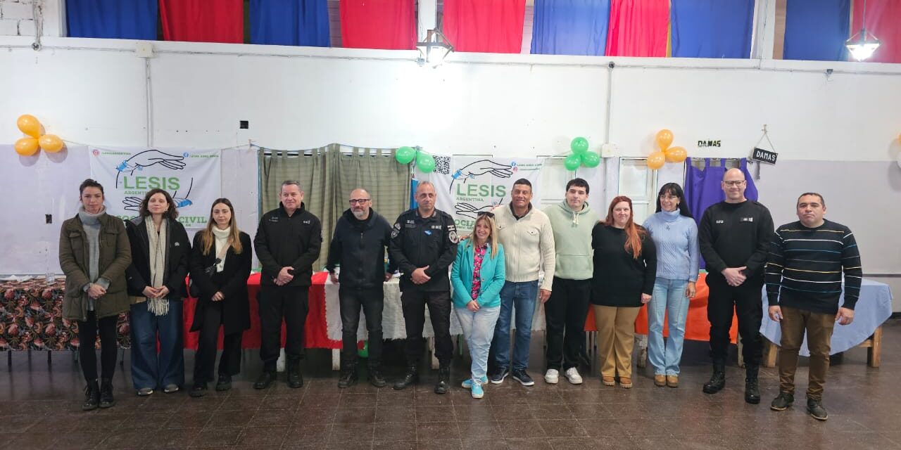 Emotivo cierre del Taller sobre el Holocausto en la Unidad N°24 con la presencia del escritor Alejandro Parisi