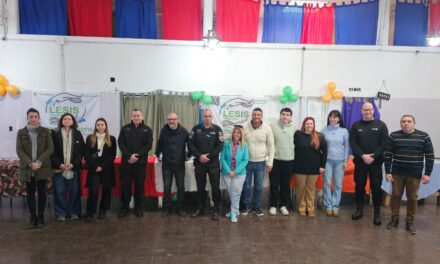 Emotivo cierre del Taller sobre el Holocausto en la Unidad N°24 con la presencia del escritor Alejandro Parisi