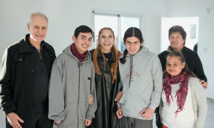 Familias de Villa Tranquila recibieron su casa propia