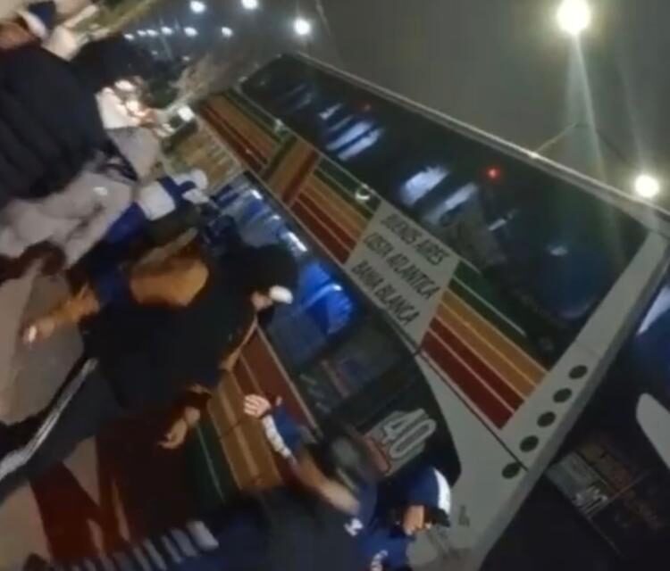 VIDEO: La feroz reacción de barras Cerveceros frente al plantel y dirigentes aumenta la crisis institucional