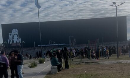 Mayra junto a los candidatos de Frente Patria inauguraron el Polideportivo "Diego Armando Maradona" en Quilmes Oeste