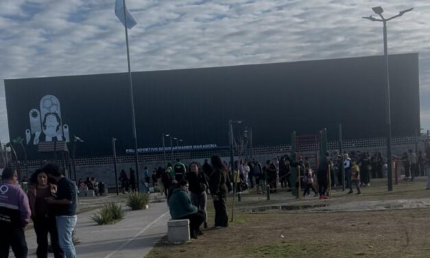 Mayra junto a los candidatos de Frente Patria inauguraron el Polideportivo "Diego Armando Maradona" en Quilmes Oeste