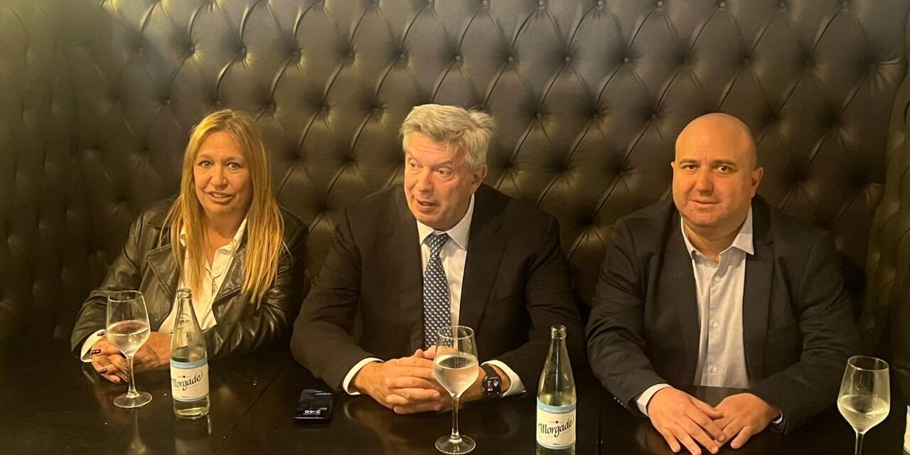 El candidato de Nuevos Aires, Mauricio D'Alessandro, visitó Quilmes y caminó la peatonal Rivadavia con Bernasconi