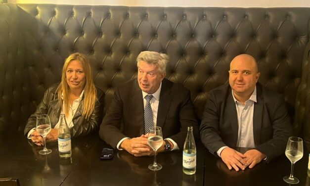 El candidato de Nuevos Aires, Mauricio D'Alessandro, visitó Quilmes y caminó la peatonal Rivadavia con Bernasconi
