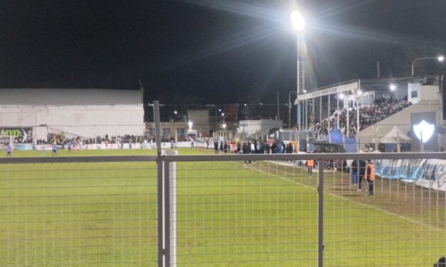 (VIDEOS EMOTIVOS) Noche épica en Argentino de Quilmes: Inauguraron la nueva iluminación de su cancha