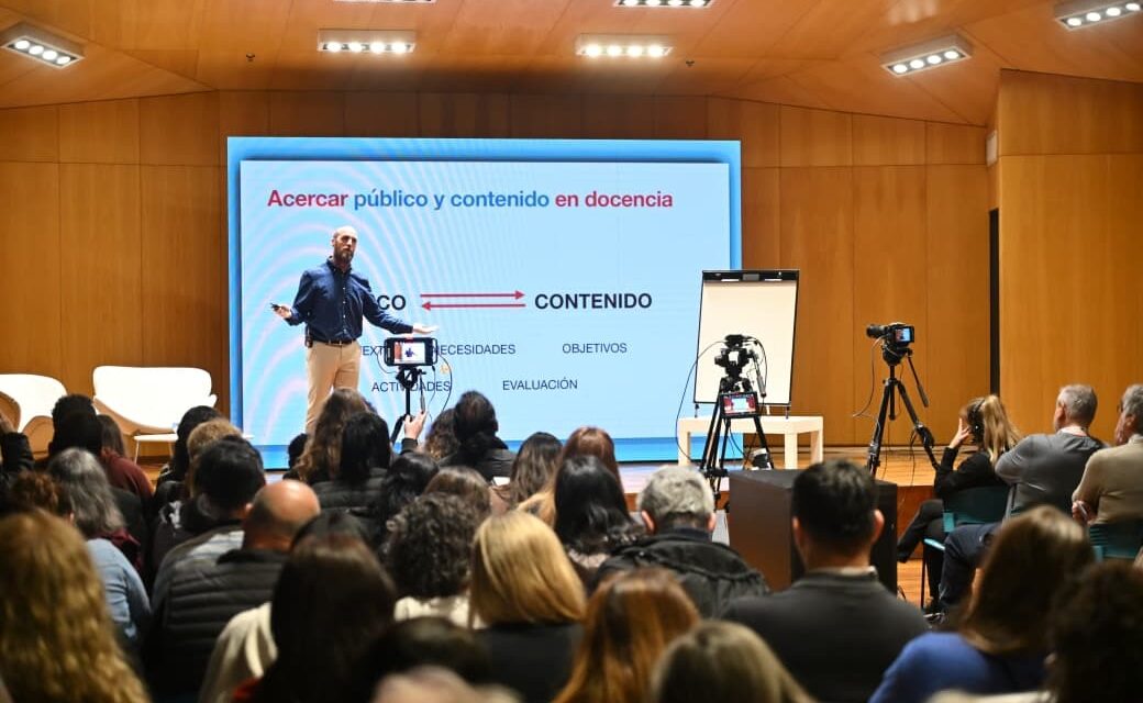 Más de 1.200 docentes en un encuentro para transformar la educación en la Ciudad