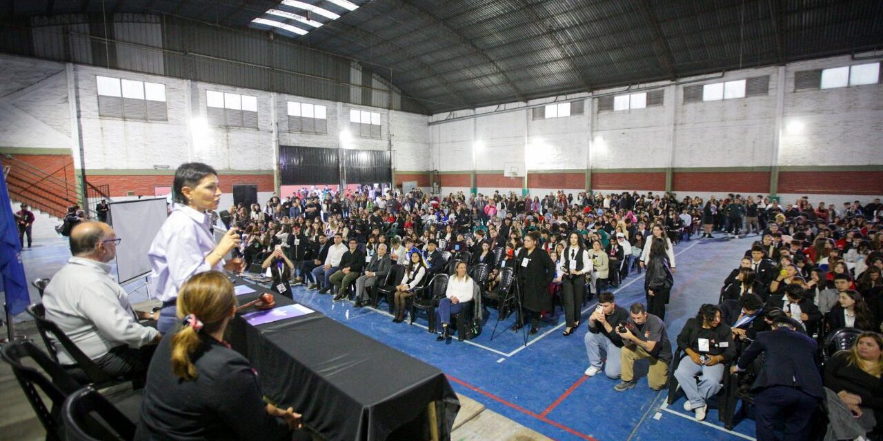 El Modelo Regional Sur de la ONU presente en escuelas secundarias de Quilmes: La Intendenta participó junto a mas de 500 estudiantes