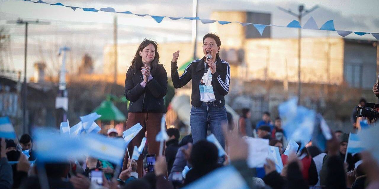 Con un mensaje de Cristina, Mayra cerró la campaña: “Tenemos que defender el futuro de Quilmes, la Provincia y la Argentina”
