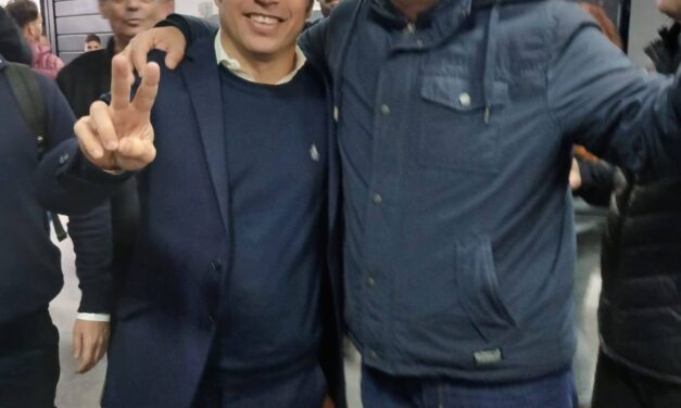 El titular de ATE Provincia, Claudio Arévalo, celebró la victoria Bonaerense junto a Kicillof