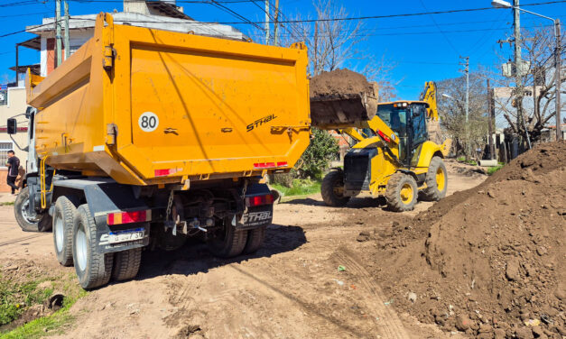 En el barrio Santa Rosa de Berazategui se ejecuta nueva obra de saneamiento y asfaltos