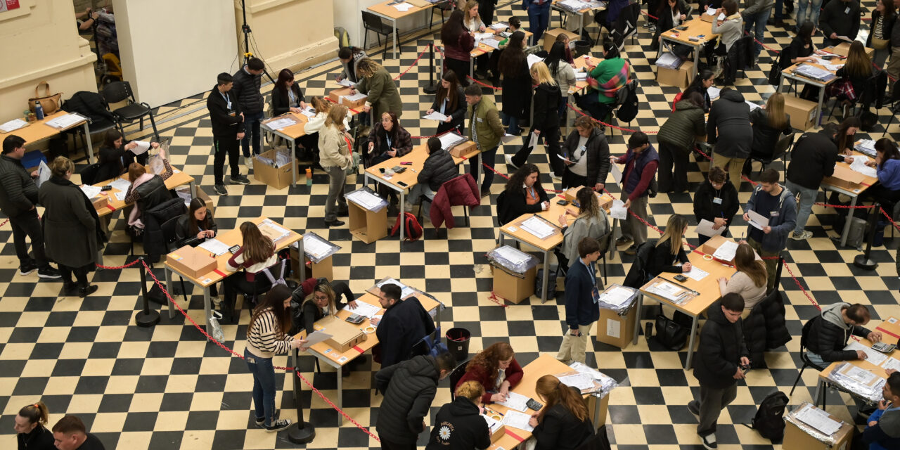 Comenzó el escrutinio definitivo de las elecciones bonaerenses, y durará entre 10 y 15 días