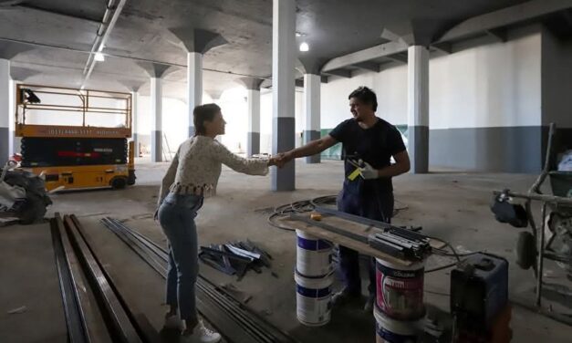 Mayra Mendoza entregó la regulación a las autoridades del Parque Industrial La Bernalesa