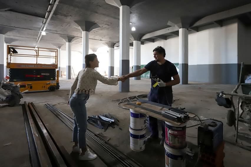 Mayra Mendoza entregó la regulación a las autoridades del Parque Industrial La Bernalesa