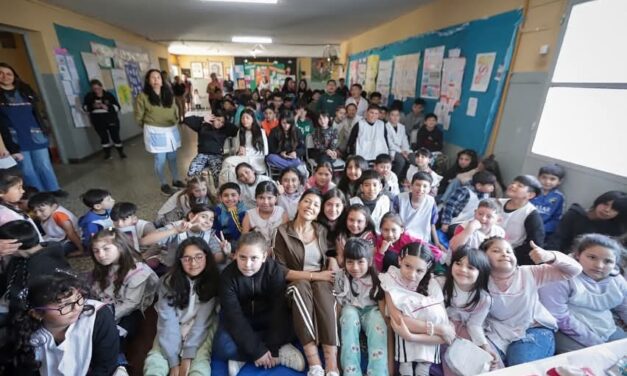 Mayra Mendoza estuvo en La Florida y participó de un operativo de salud escolar