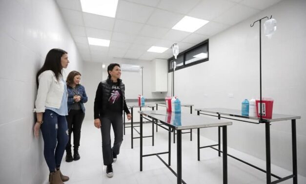 En una visita sorpresa, Mayra Mendoza supervisó la flamante veterinaria municipal en Don Bosco,que ya atendió a 400 animales