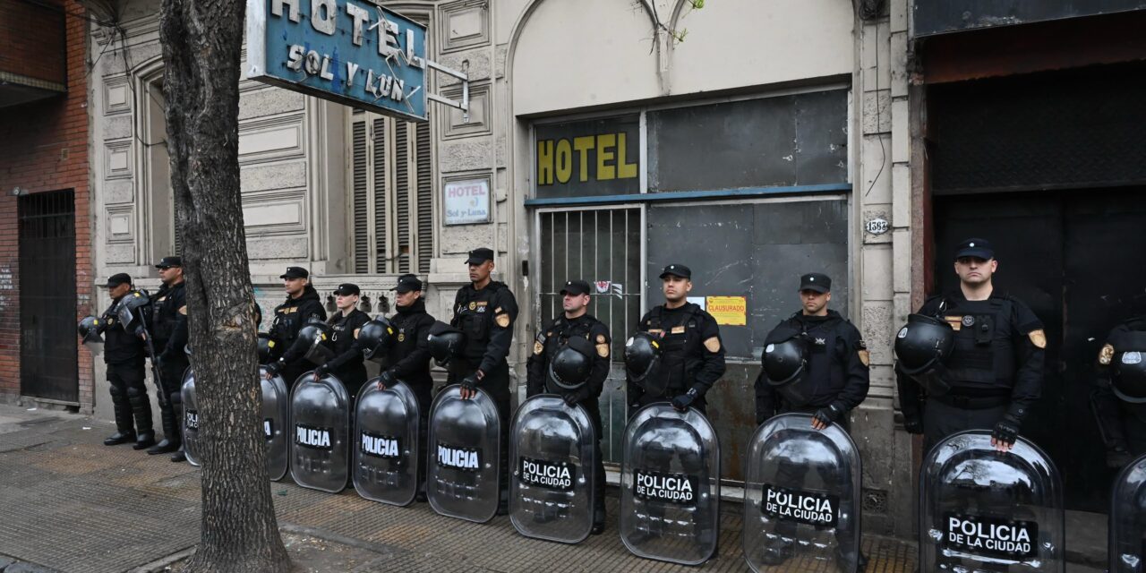 La Ciudad de Buenos Aires recuperó un hotel usurpado en Constitución que funcionaba como prostíbulo y búnker de drogas