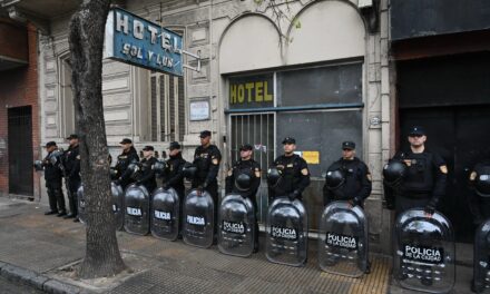 La Ciudad de Buenos Aires recuperó un hotel usurpado en Constitución que funcionaba como prostíbulo y búnker de drogas