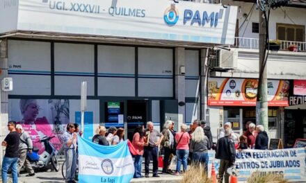 (VIDEO) Jubilados reclamaron en PAMI Quilmes