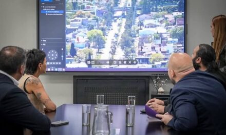 Mayra estuvo en el Centro de Emergencias Quilmes y supervisó un operativo de seguridad en la zona oeste