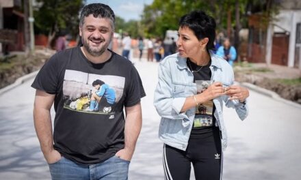 Mayra recorrió nuevas obras de asfalto en La Florida con Tignanelli