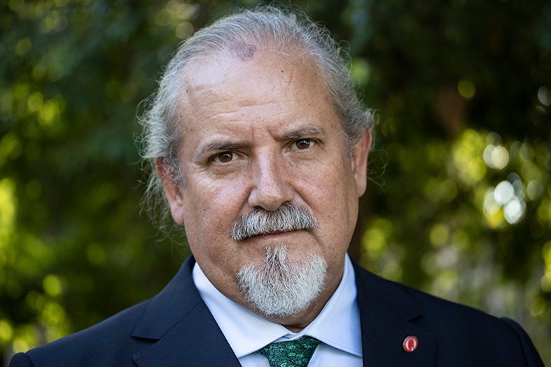 El rector de la UNQ, Alfredo Alfonso, sostuvo que "la Universidad está bien, sigue de pie y resistiendo”