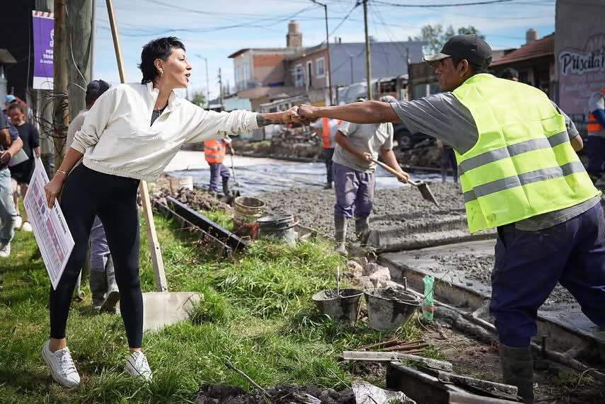 Mayra supervisó el avance de las obras de asfalto para los barrios Kolynos y La Primavera