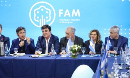 El intendente Ferraresi acompañó al gobernador Kicillof en la asamblea de la FAM