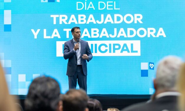 Lanús: Julián Alvarez distinguió a más de 200 trabajadores municipales por su trayectoria