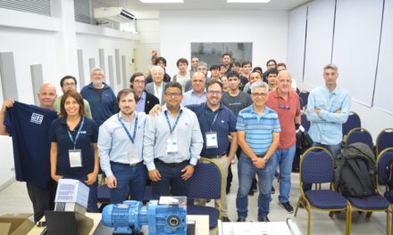 UTN Avellaneda: Dictaron una charla sobre velocidad y tecnología de motores, y recibieron una donación de equipos