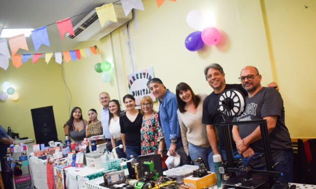 Claudio Arévalo recorrió la muestra anual del CFP 408