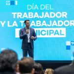 Julián Alvarez distinguió a más de 200 trabajadores municipales por su trayectoria