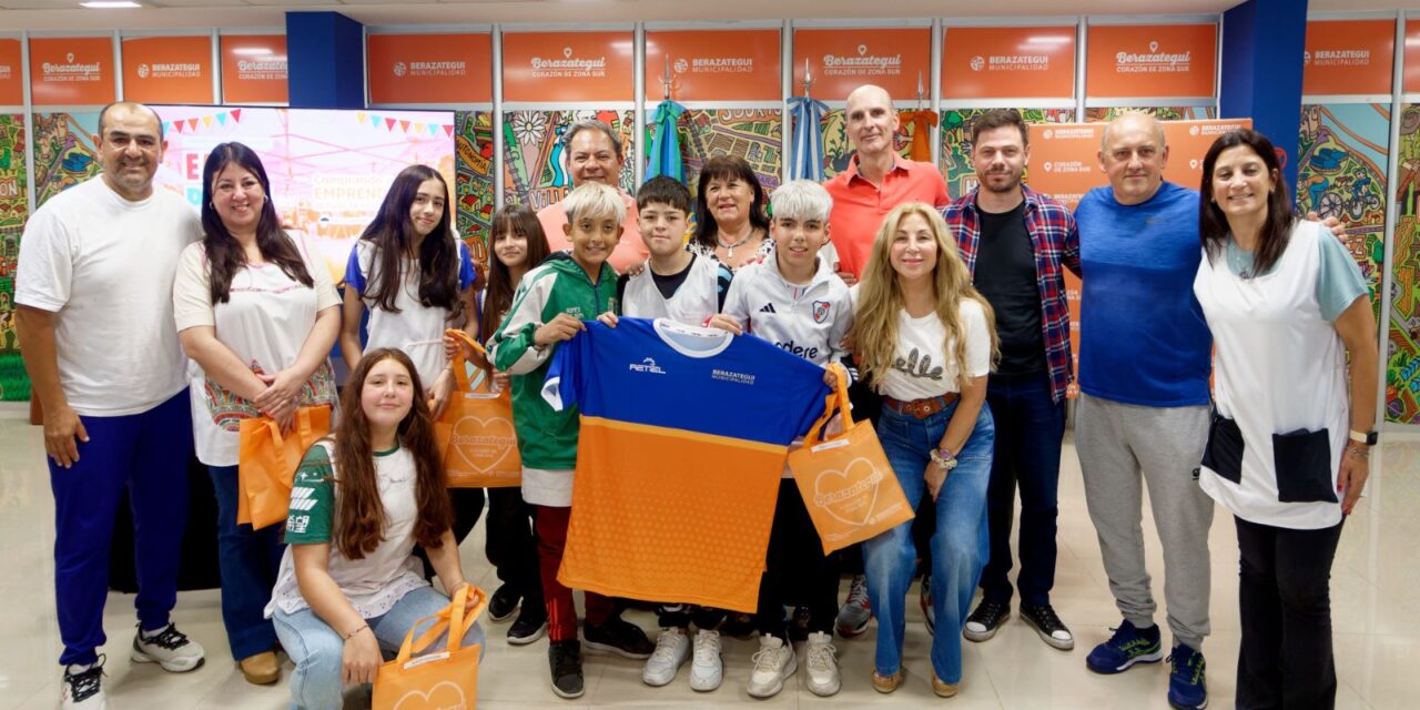 Berazategui: Entrega de indumentaria a los finalistas de los JEBO 2025