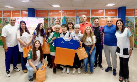 Berazategui: Entrega de indumentaria a los finalistas de los JEBO 2025